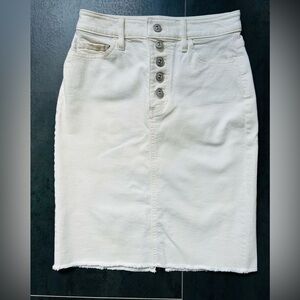 Banana Republic White Pencil Skirt Knee-Length Casual